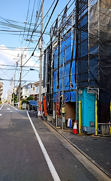 現地ご案内いたします。
・南側公道約6.0ｍ
・東側私道約4.0ｍ