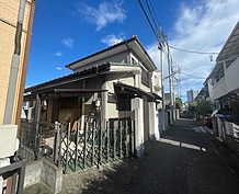 ・確定測量（現在、仮測量中）、解体後の更地引渡し。
・建築条件ございません。
・建築プラン、お借入れのご相談も承ります。